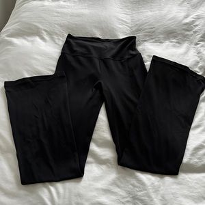 Lululemon super high rise flared groove pant in size 8.